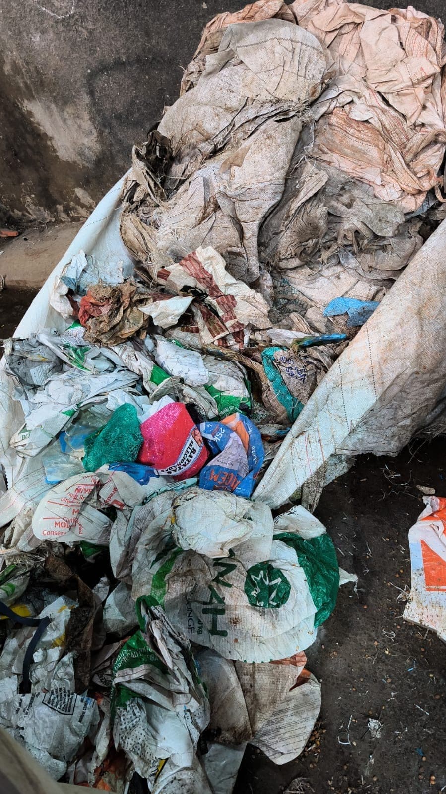 Big bags e sacaria de polipropileno recebidos para moagem